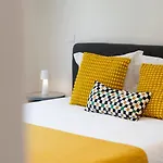 Golden By An Island Apartment *