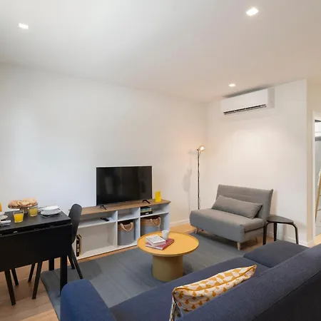 Golden By An Island Apartment *