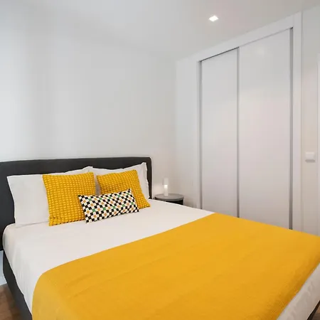 Golden By An Island Appartement