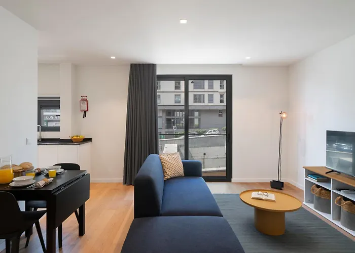 Golden By An Island フンシャル