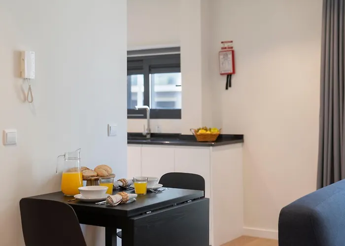 Golden By An Island フンシャル