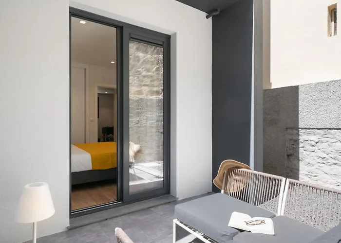 Golden By An Island フンシャル